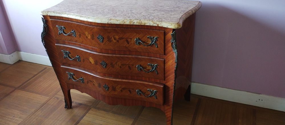 Commode en bois de rose avec dessus marbre Meubles