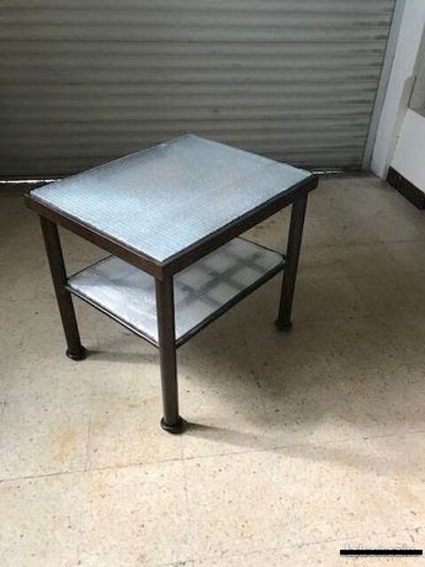 Lot de deux tables. 300 Marseille 9 (13)