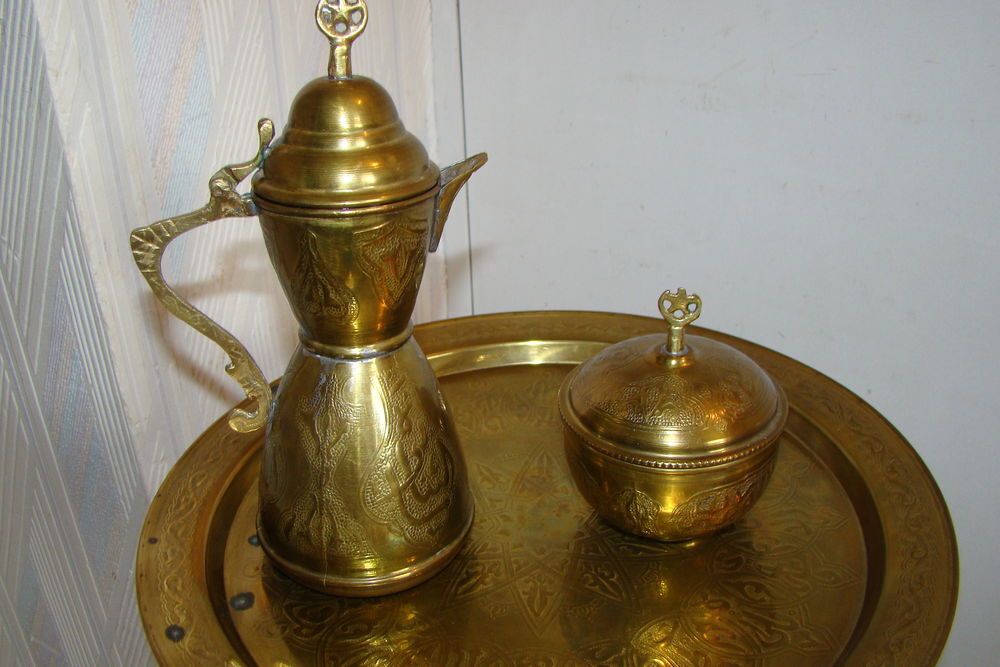 Service &agrave; caf&eacute; oriental en laiton vintage ann&eacute;es 1970 Décoration
