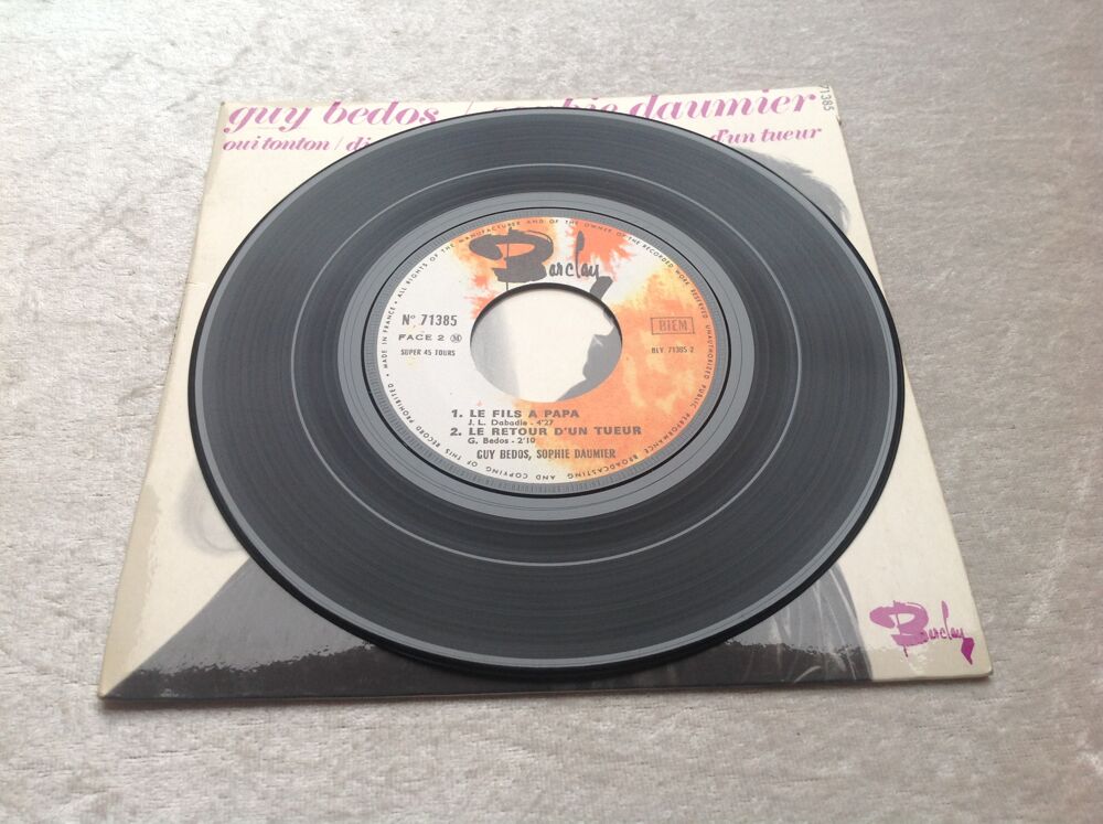 GUY BEDOS SOPHIE DAUMIER Oui tonton 4 TITRES Envoi Possible
CD et vinyles