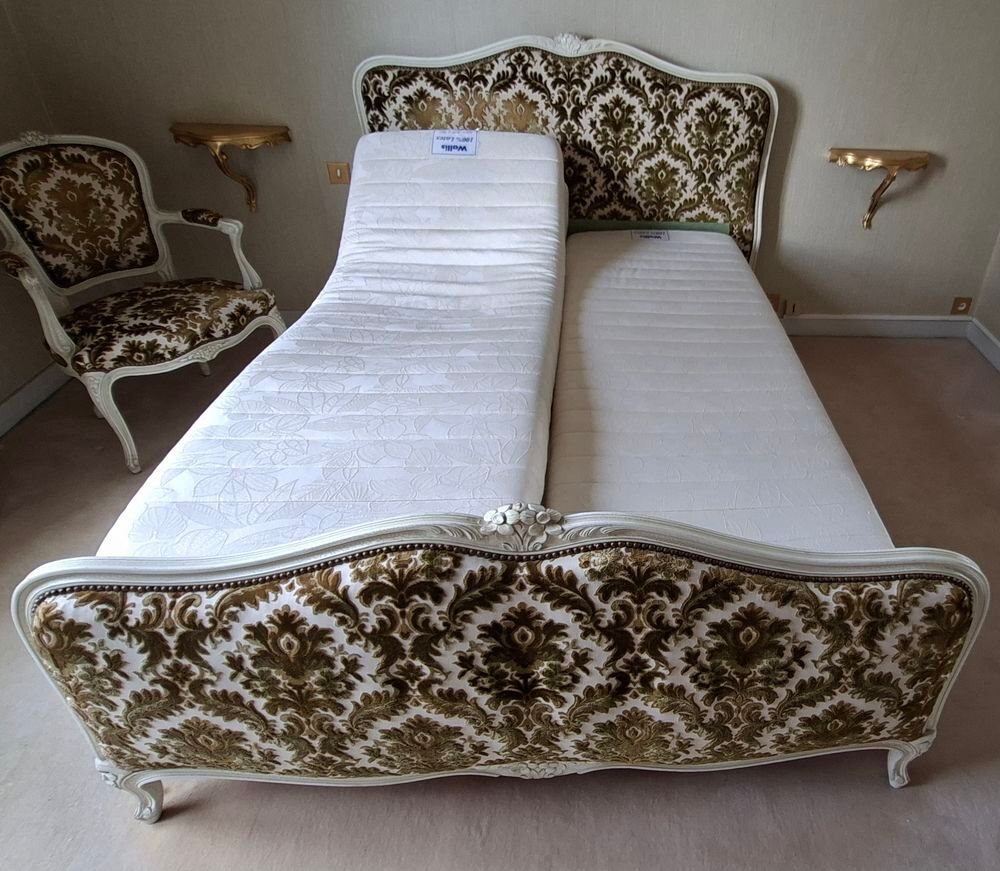 Lit ancien au style Louis XV Meubles