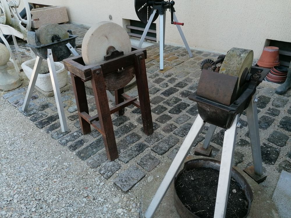 3 meules &agrave; eau anciennes Bricolage