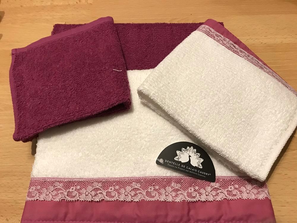 4 pieces de toilette rose &amp; blanc Cuisine