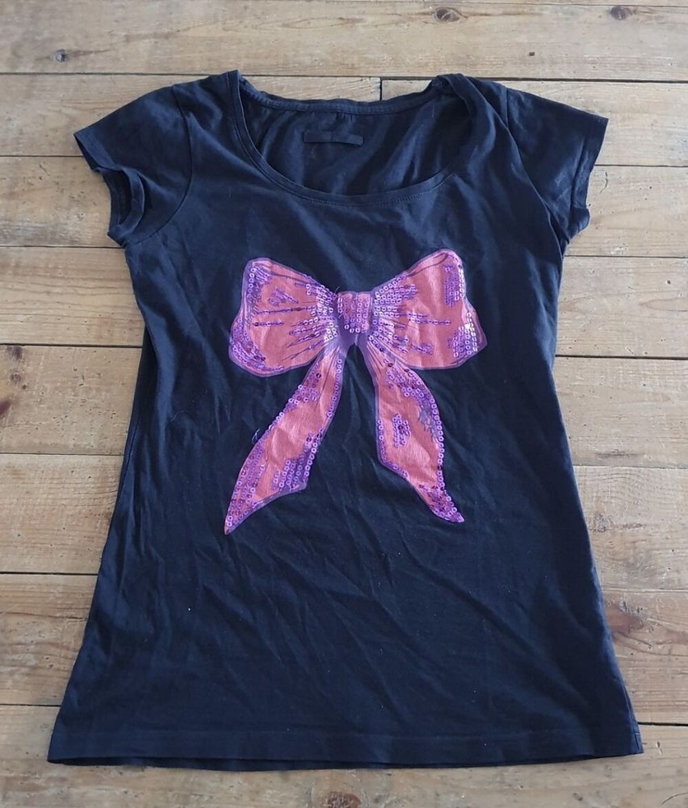 T-shirt noir avec un joli n?ud rose brillant Vêtements