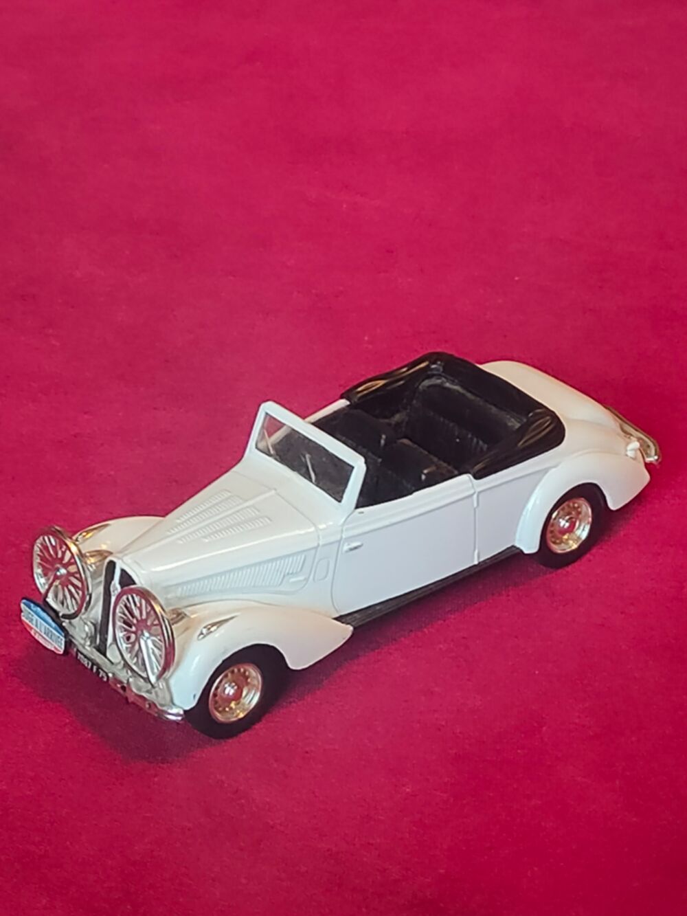 Voiture miniature Hotchkiss 686 du tour de france 