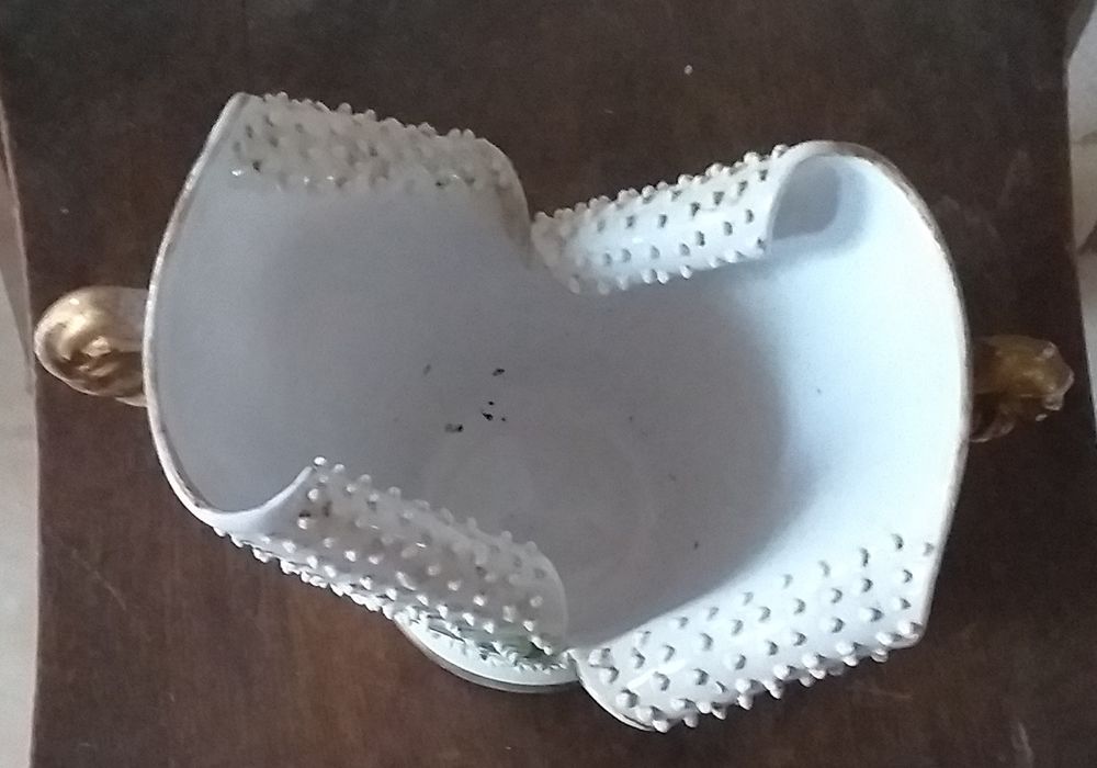 VASE original en forme de V ou VIDE POCHE en porcelaine, estampill&eacute; C A F GUALDO - Italy Décoration