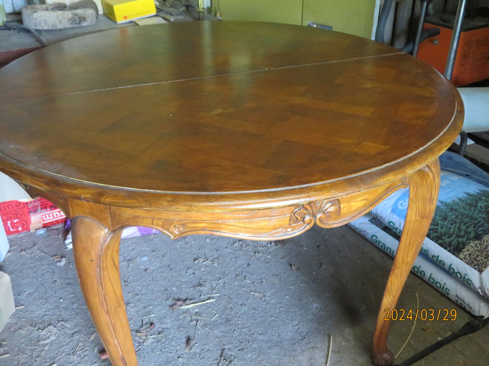 table en noyer et 2 rallonges + 6 chaises Meubles