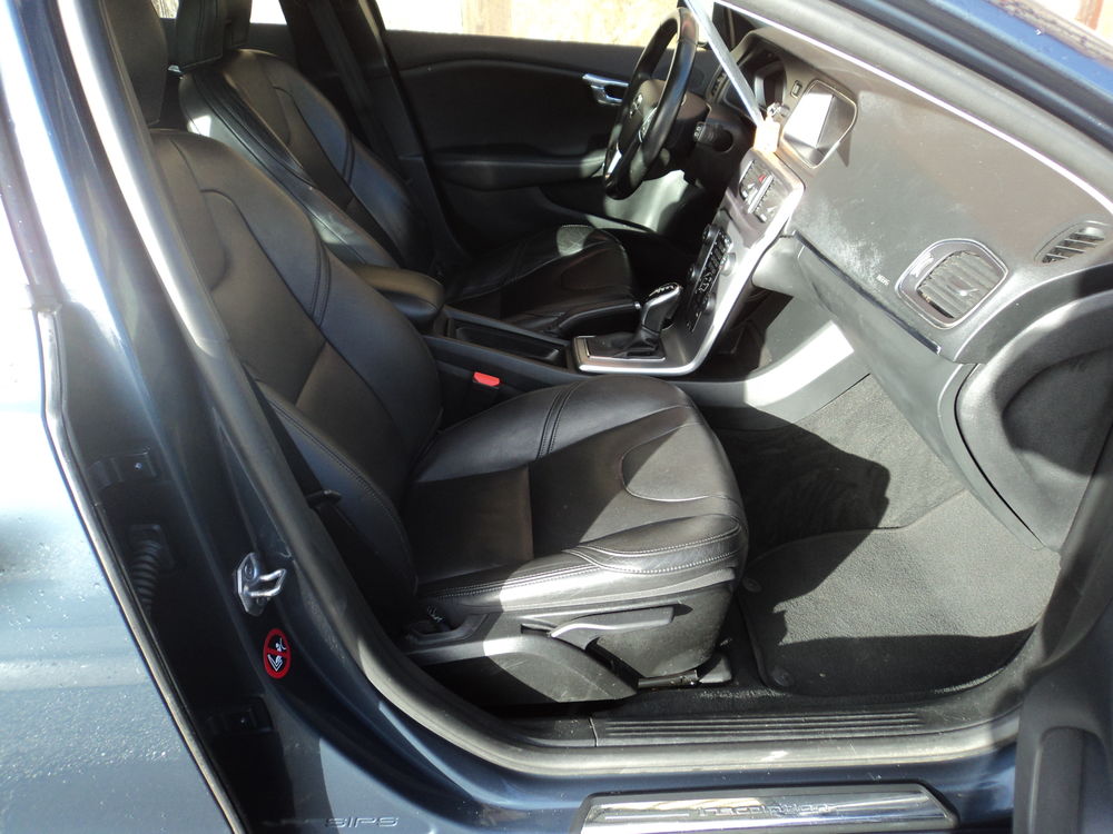 V40 T2 122 Geartronic 6 Inscription 2018 occasion 78610 Le Perray-en-Yvelines