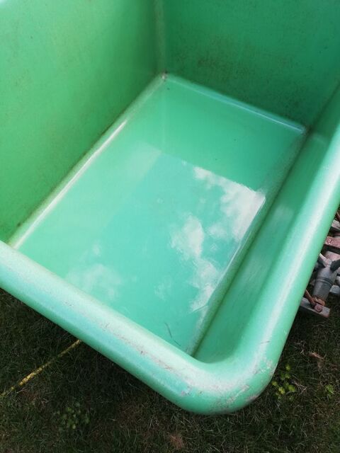 Cuve polyester fibre de verre 1100litres.
400 Troyes (10)