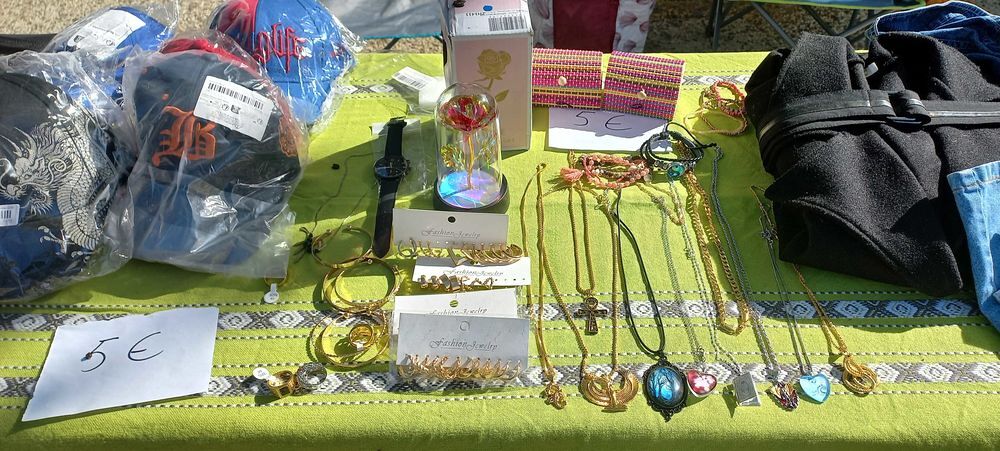 casquette montre sheet en 3 xl collier femme parfun femme eau de toilette homme a 10 euro lunite Bijoux et montres