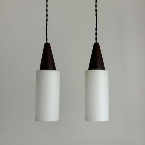 PAIRE D'ANCIENNES SUSPENSIONS SCANDINAVE EN OPALINE VINTAGE 170 Montreuil (93)