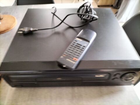 Laserdisc avec t�l�commande + 6 disques 100 Servon (50)