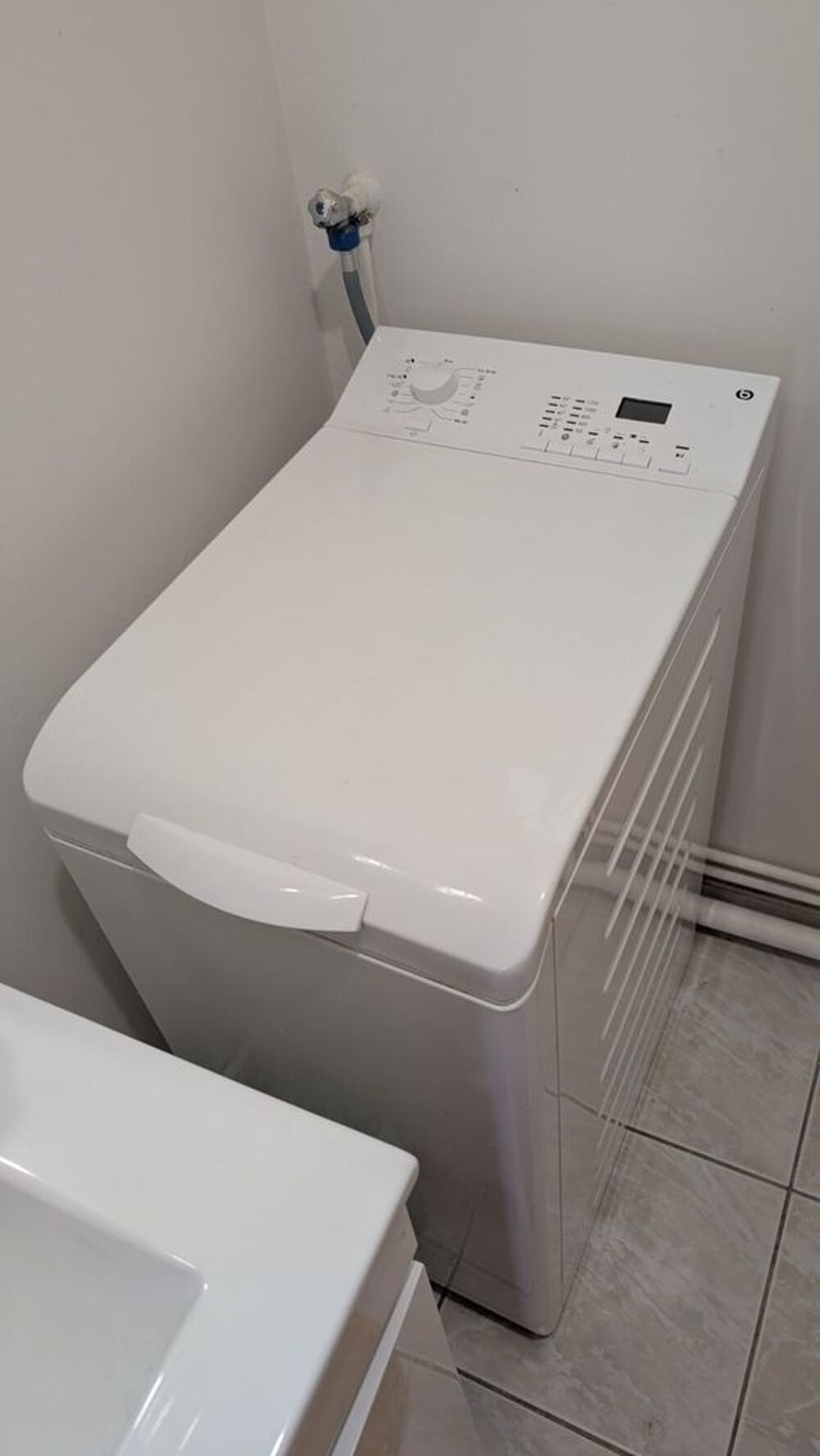 Lave-linge 6kg Top Essentiel B ELT612-7b ? 200€ Electroménager