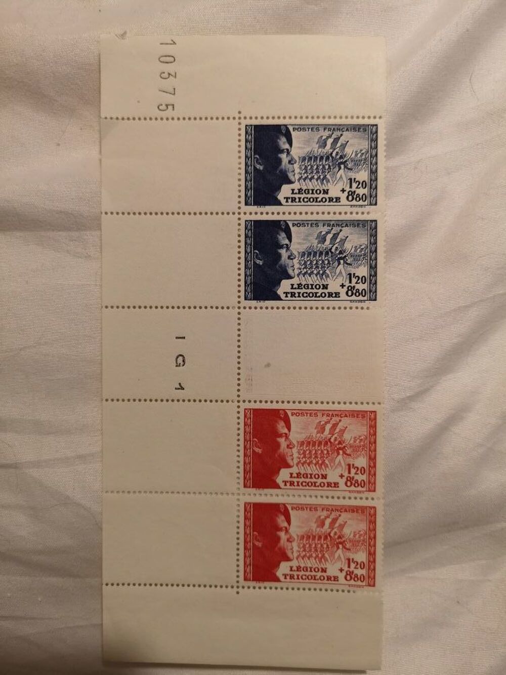 timbres yvert 565 et 566 bande compl&egrave;te avec intervalle
