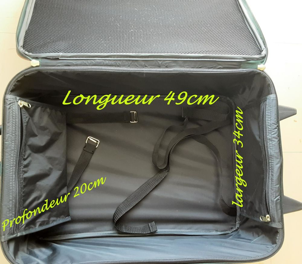 Valise &agrave; 2 roulettes, comme neuve. Maroquinerie