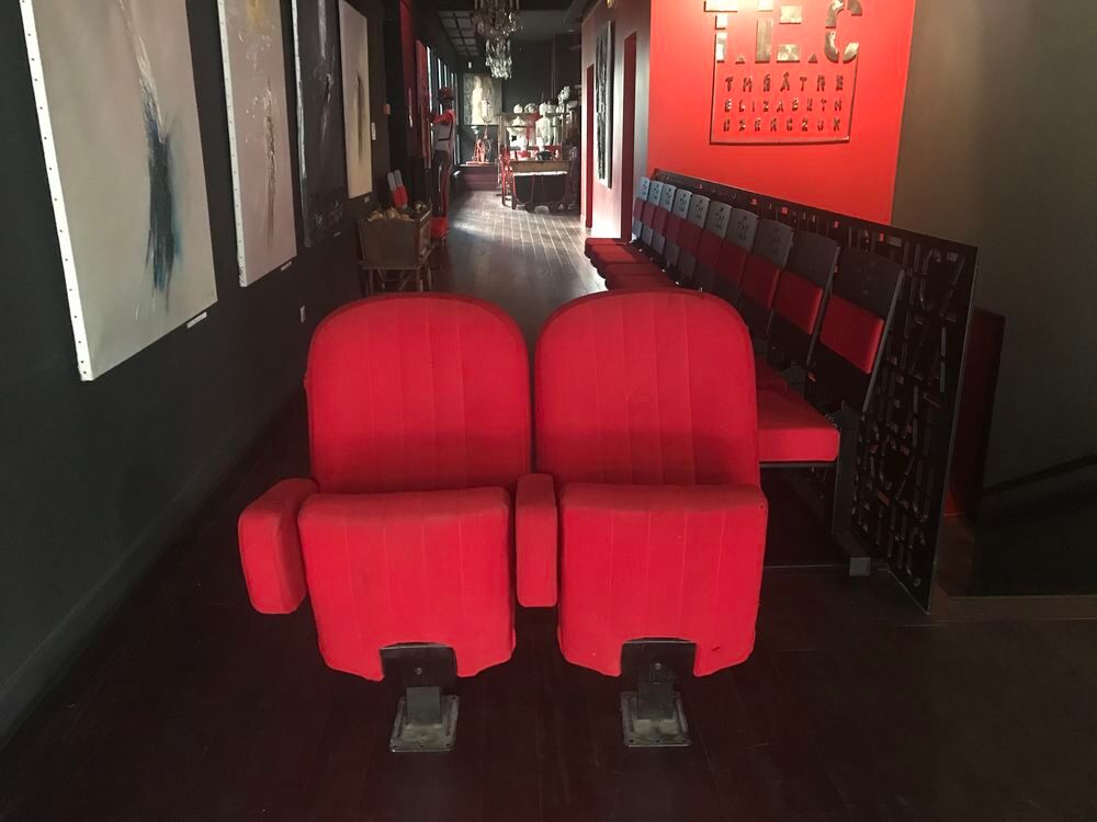 Lot de 80 fauteuils rouges de th&eacute;&acirc;tre / cin&eacute;ma
Meubles