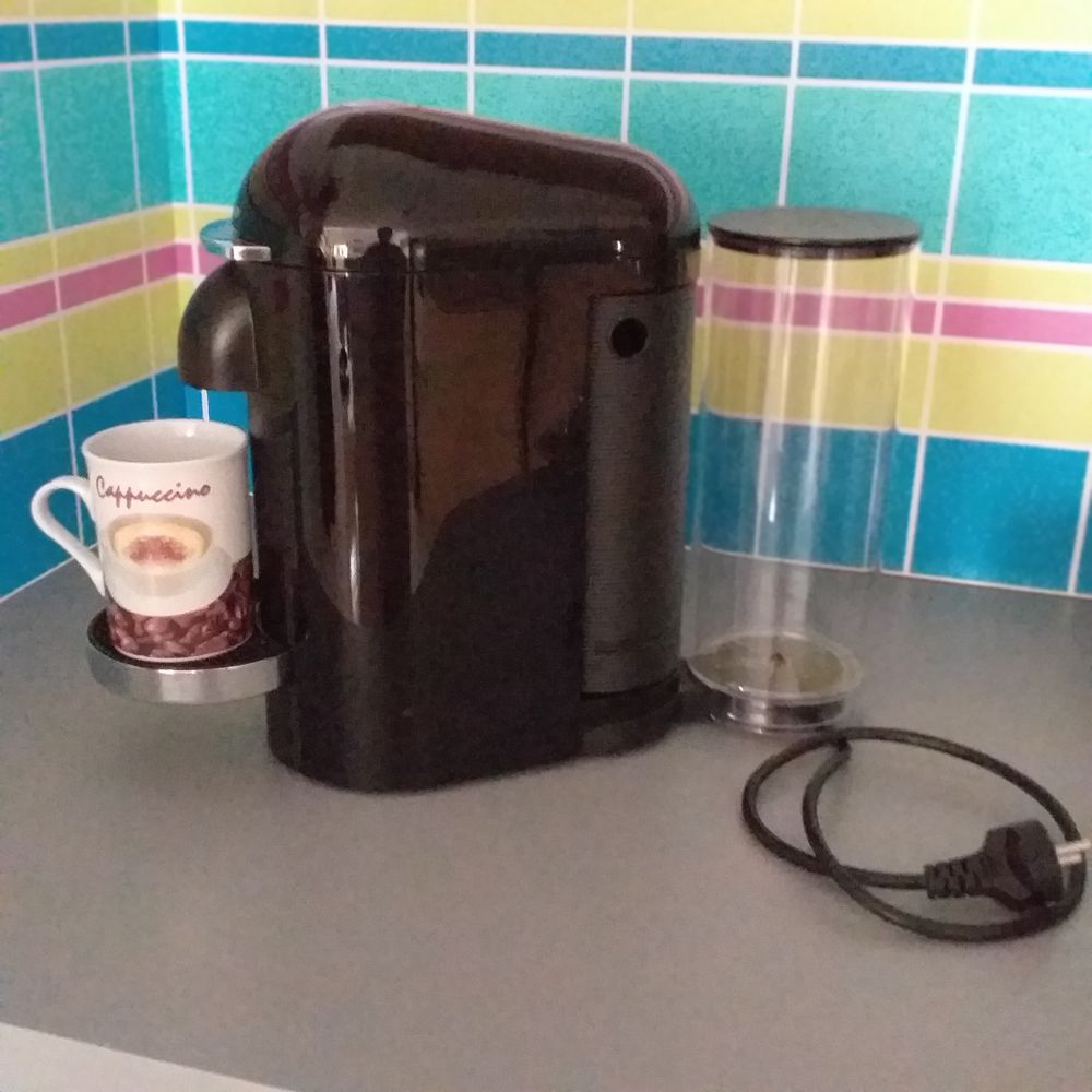 Machine &agrave; caf&eacute; NEUVE Nespresso Electroménager