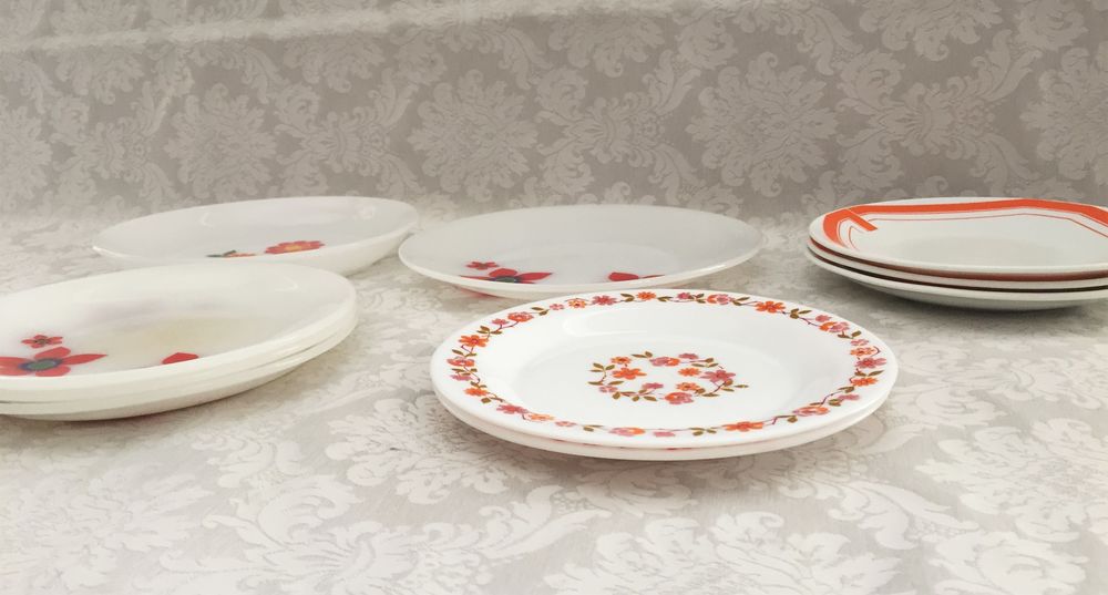LOT 10 ASSIETTES ART TABLE VINTAGE 1970 OPALINE ARCOPAL Cuisine
