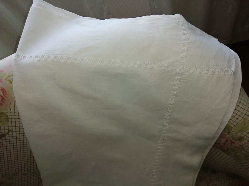Draps ancien monogramme et dentelle Décoration