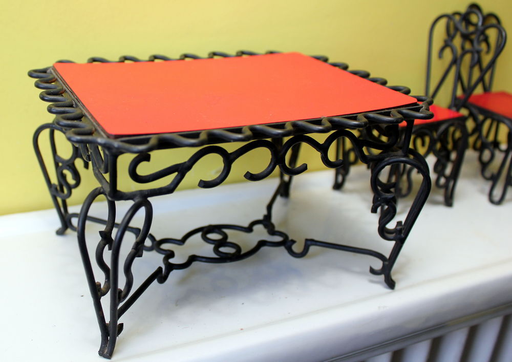 Mobilier fer forg&eacute; et formica pour poup&eacute;e mannequin 50-60 Jeux / jouets