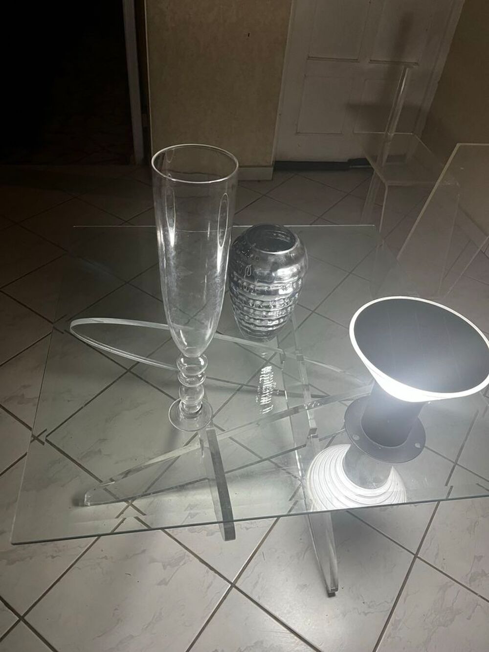 Table basse en verre +vase +accessoires Deco Meubles
