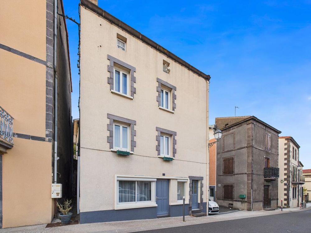 Maison 7 pièces 138 m² · à Volvic · 138 m² · 197 000 €