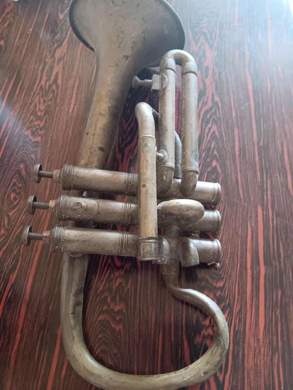 Trompette ancienne a restaurer. Instruments de musique