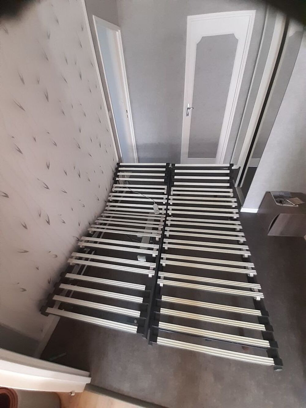 Lot de 2 sommiers &agrave; lattes Bultex dont un &eacute;lectrique Meubles