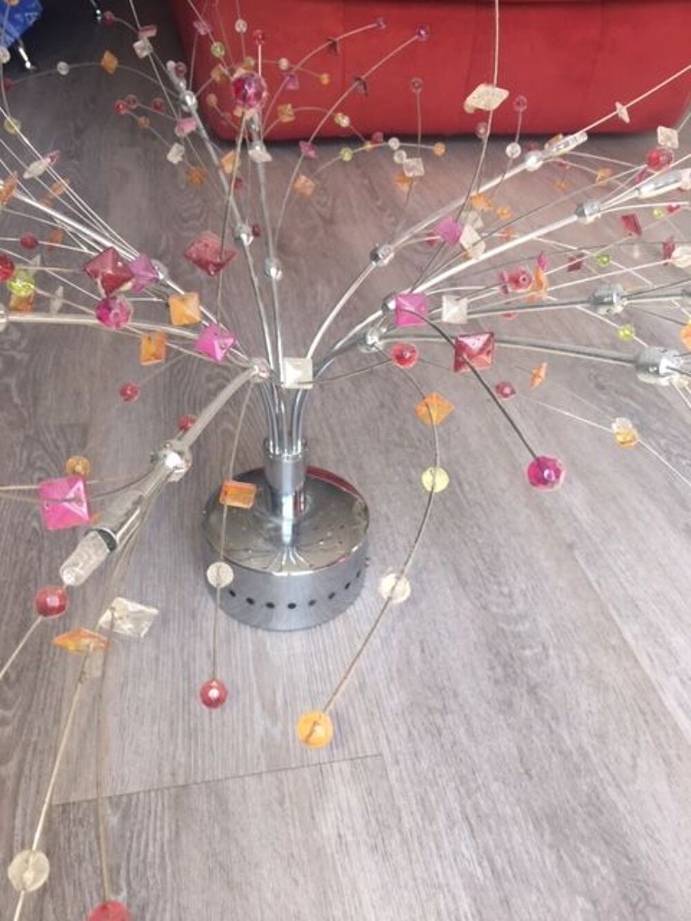 Plafonnier branches argent et perles multicolores Décoration