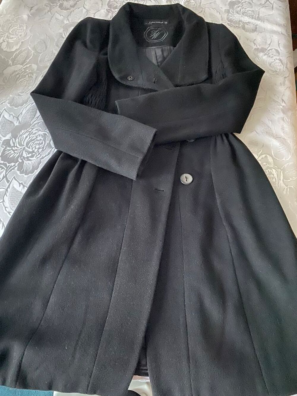 Manteau ZARA woman S/ M. noir Vêtements