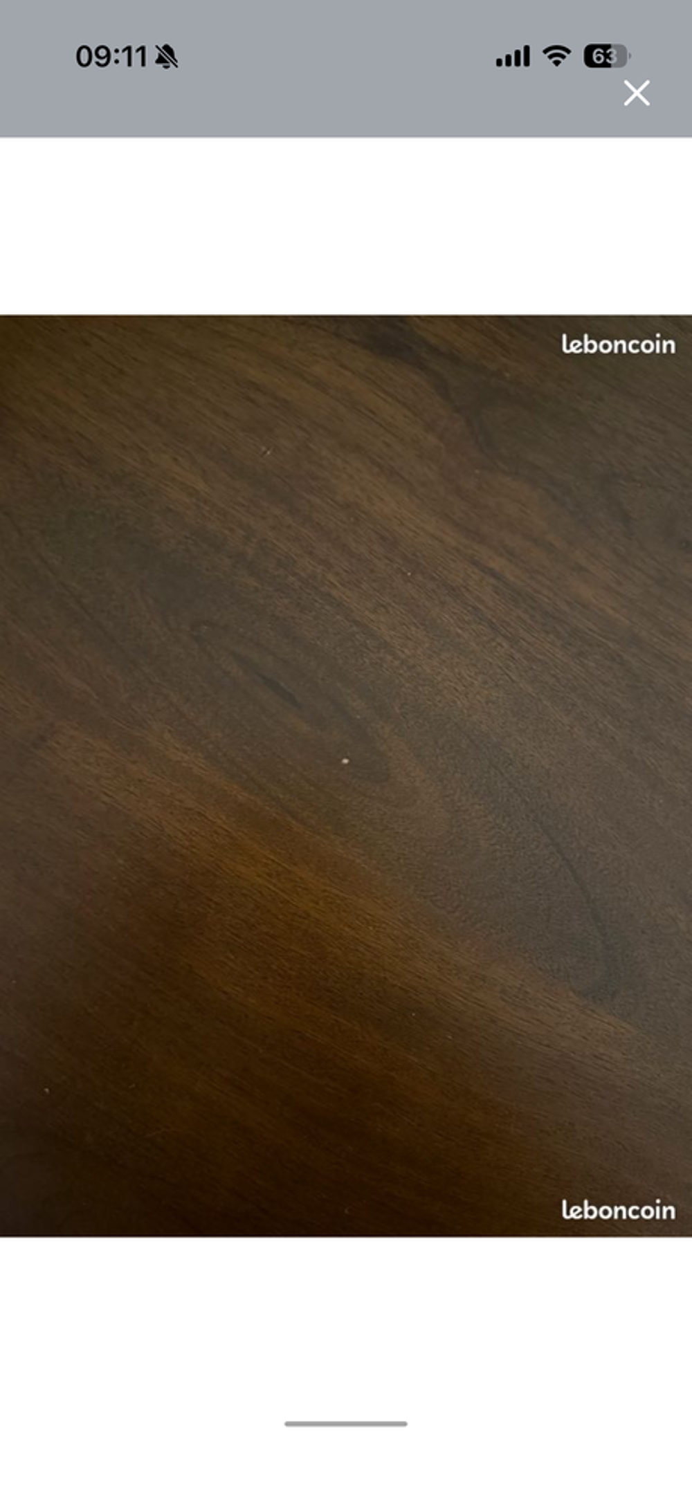 table &agrave; manger en bois de noyer Meubles
