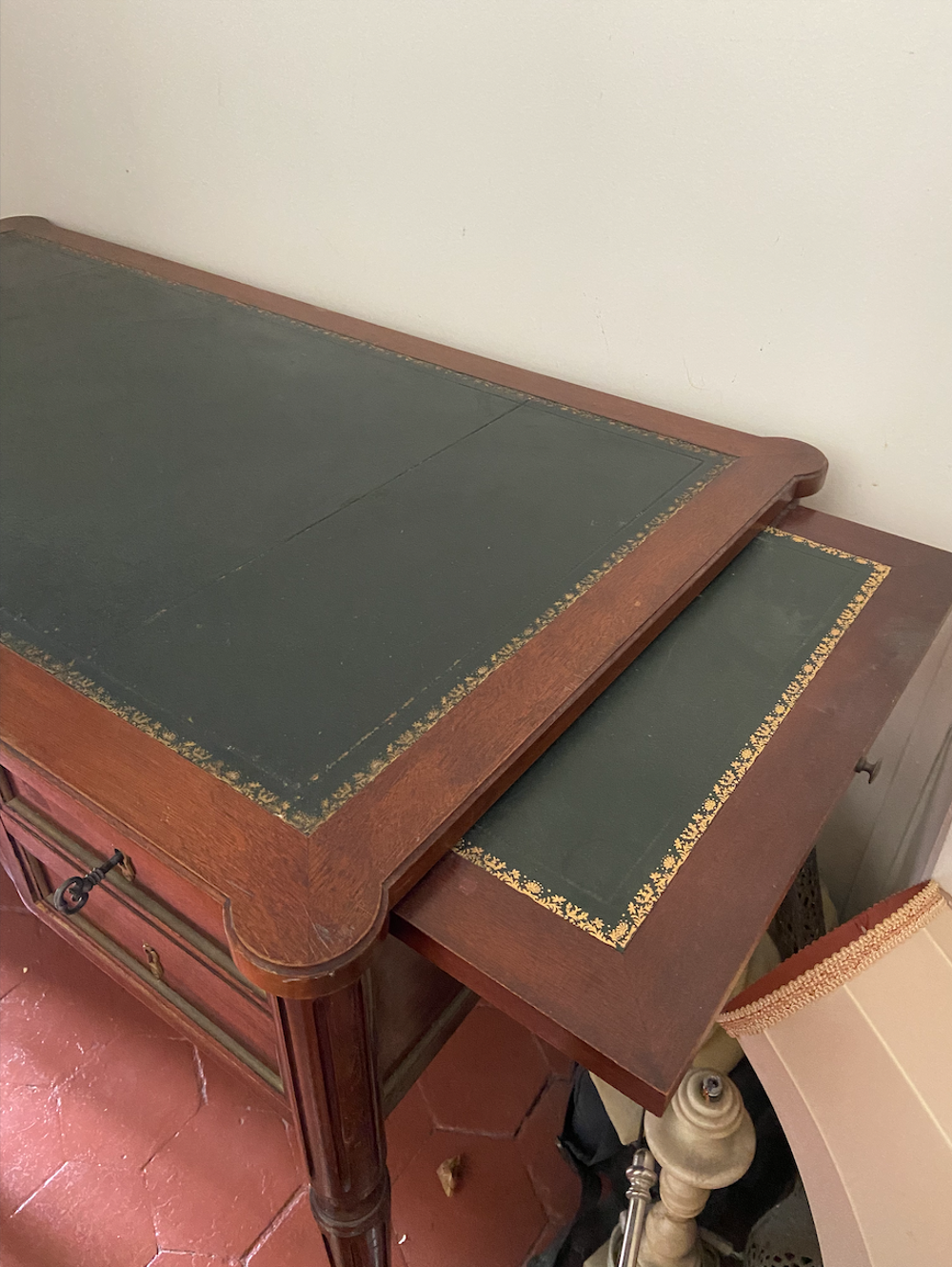 Grand bureau du 19eme plat style Louis XVI
Meubles