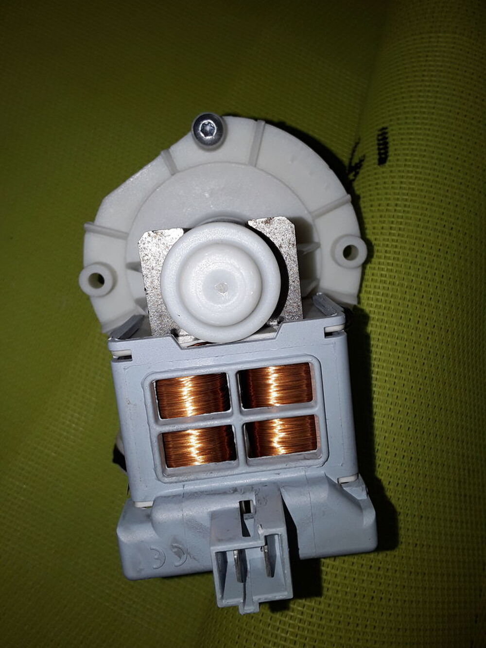 Pompe de vidange plaset 61413 pour lave vaisselle Electroménager