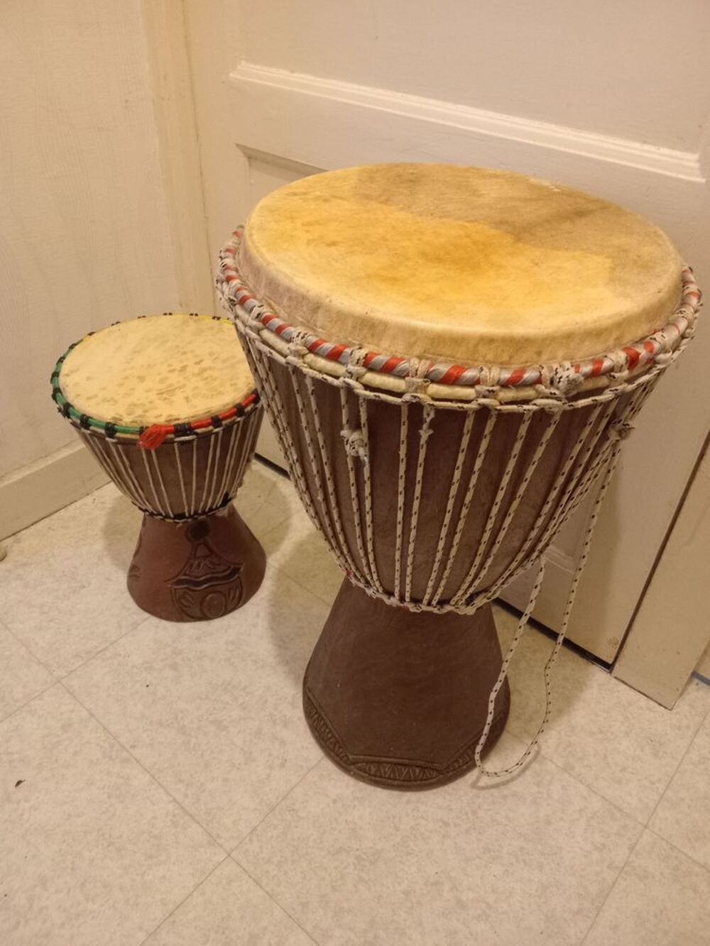 DEUX DJUNBEE Instruments de musique