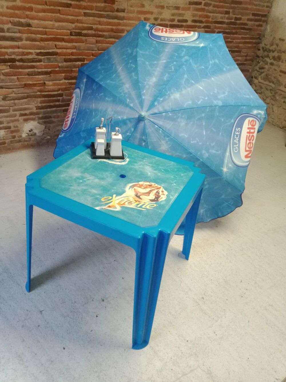 Ensemble de jardin table 4 fauteuils et parasol couleur Bleu Meubles