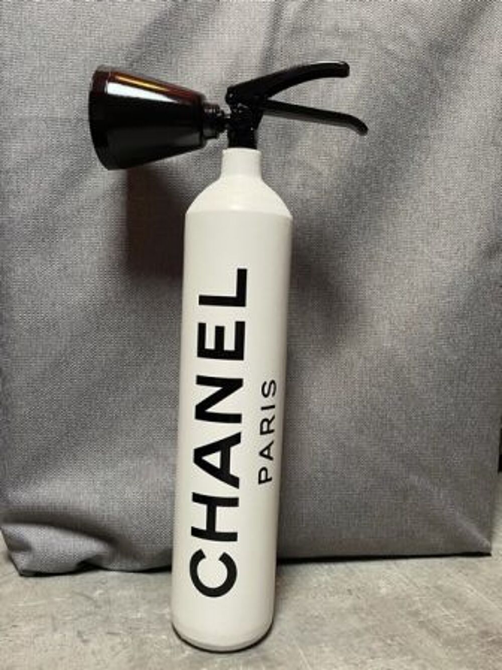 BIDON CHANEL Décoration