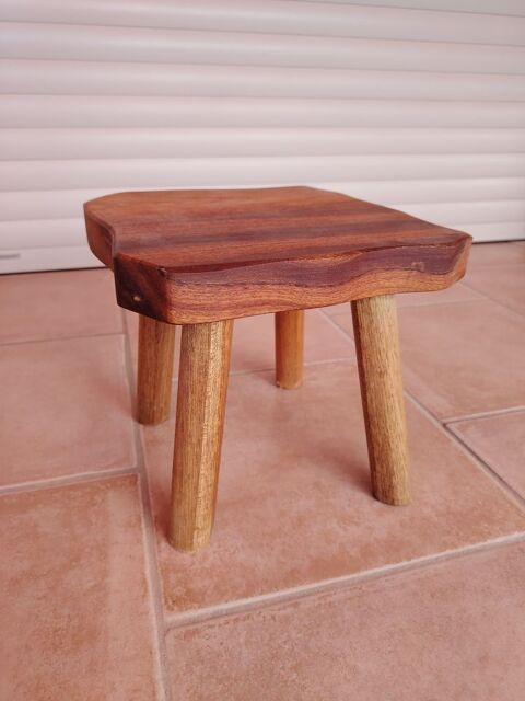 Tabouret de bois 4 pieds
30 Salon-de-Provence (13)