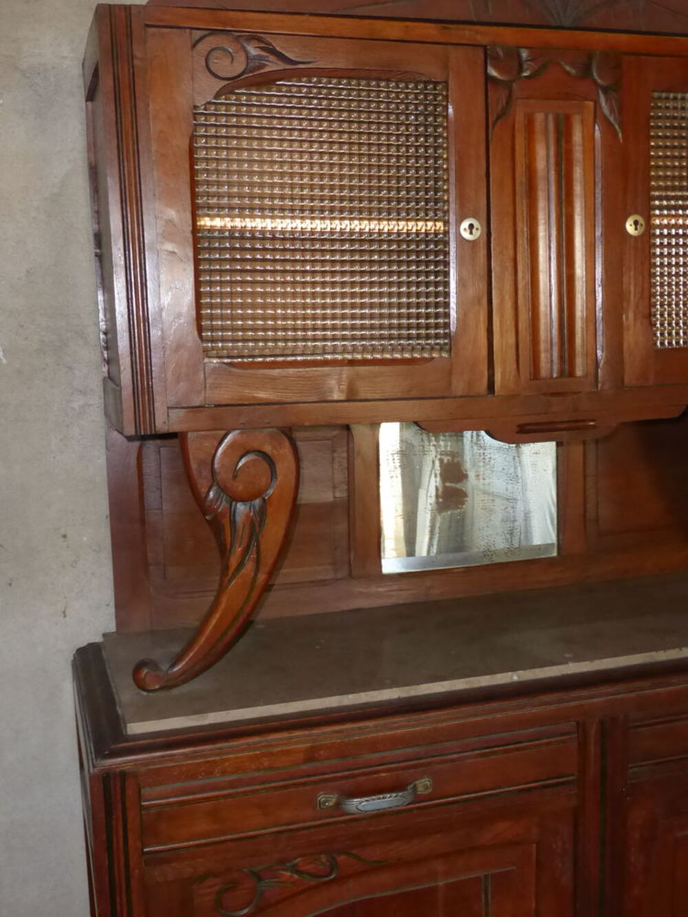 Buffet en bois plein 4 portes et deux tiroirs
Meubles