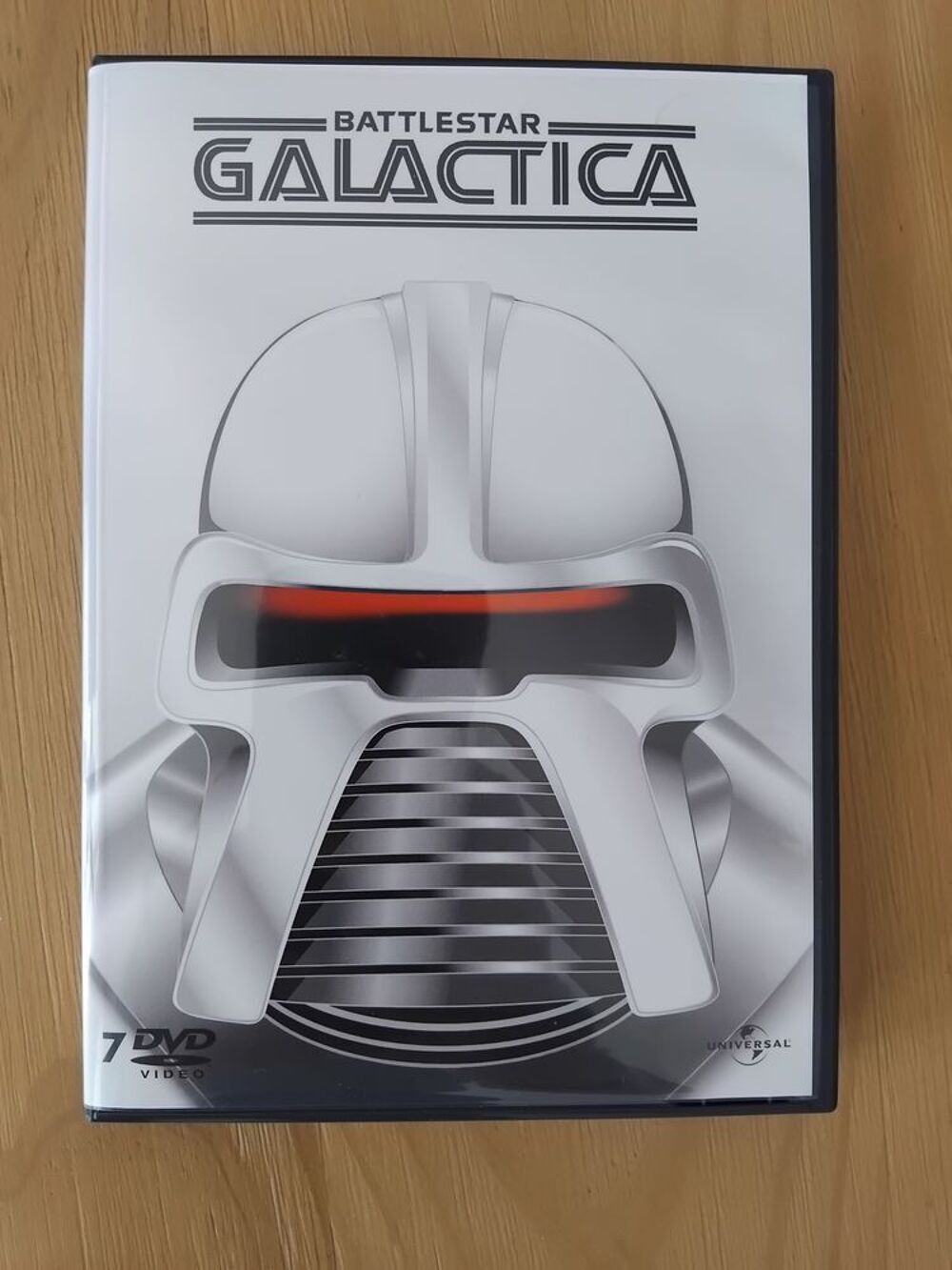 GALACTICA Int&eacute;grale en DVD de la s&eacute;rie. DVD et blu-ray