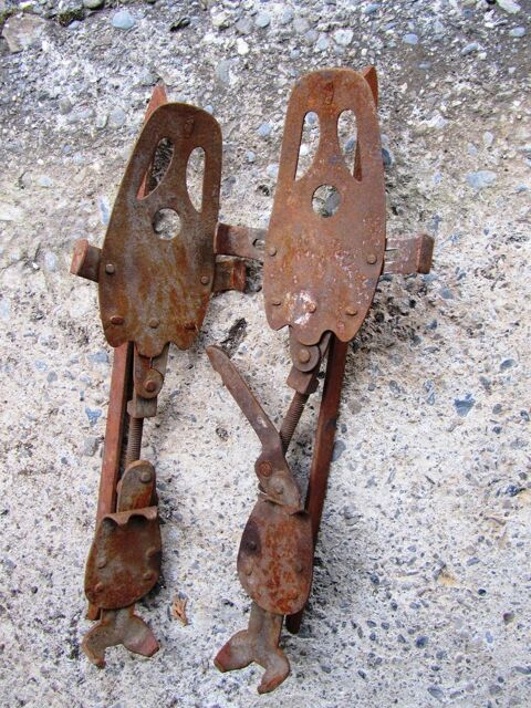 patins à glace  Début 1900 Saint-Pierre-en-Faucigny (74)