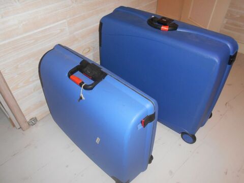 A Saisir 2 valises rigide peu servies avec code 45 Fontenay-le-Comte (85)