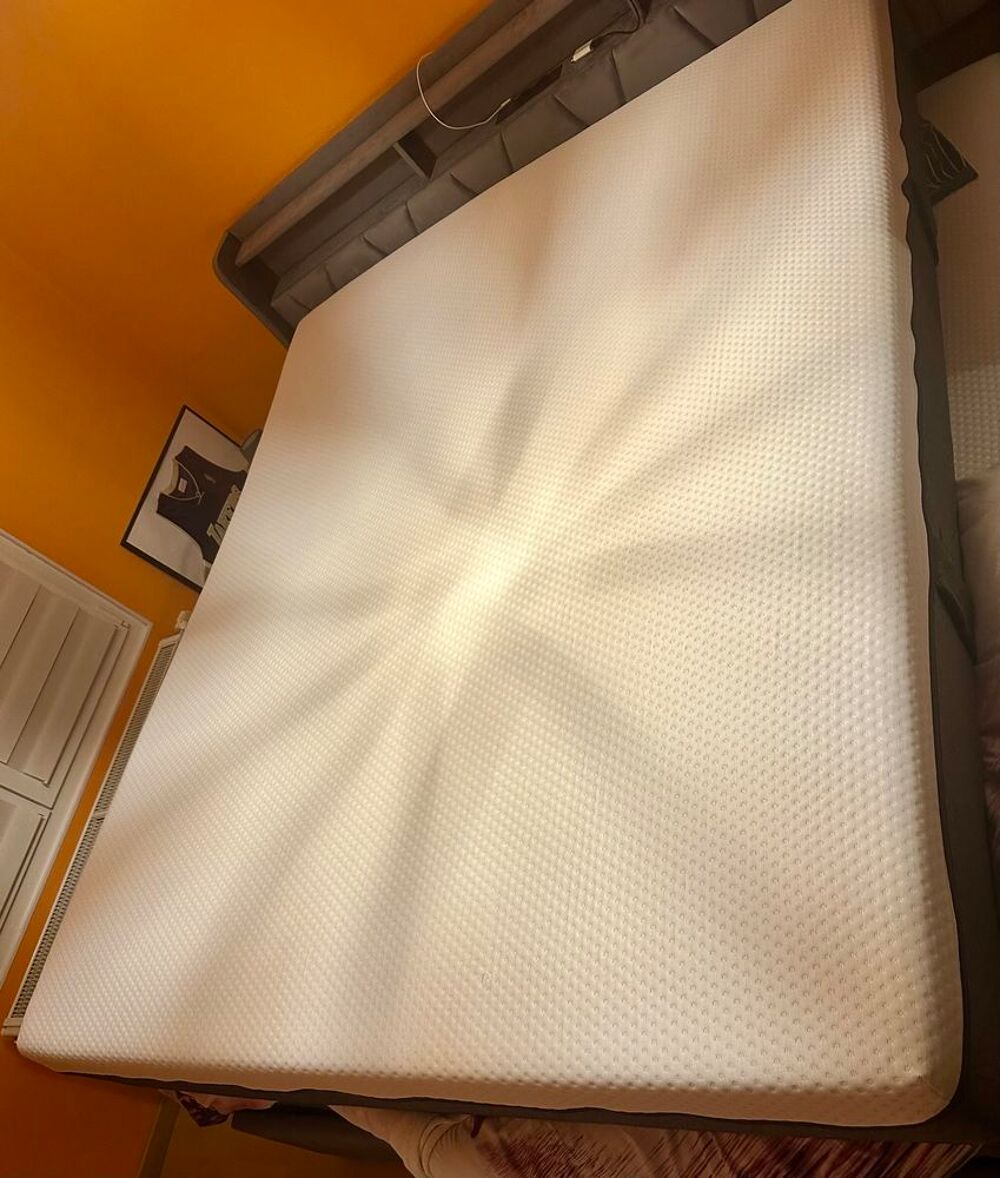 Lit IKEA en tr&egrave;s bon &eacute;tat avec Matelas EMMA Hybride V1 Meubles