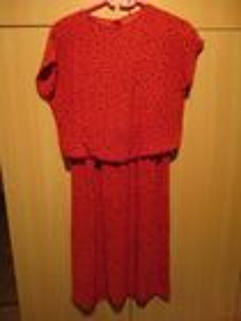 - Robe des annes 1980 rouge motifs noirs 10 Mrignies (59)