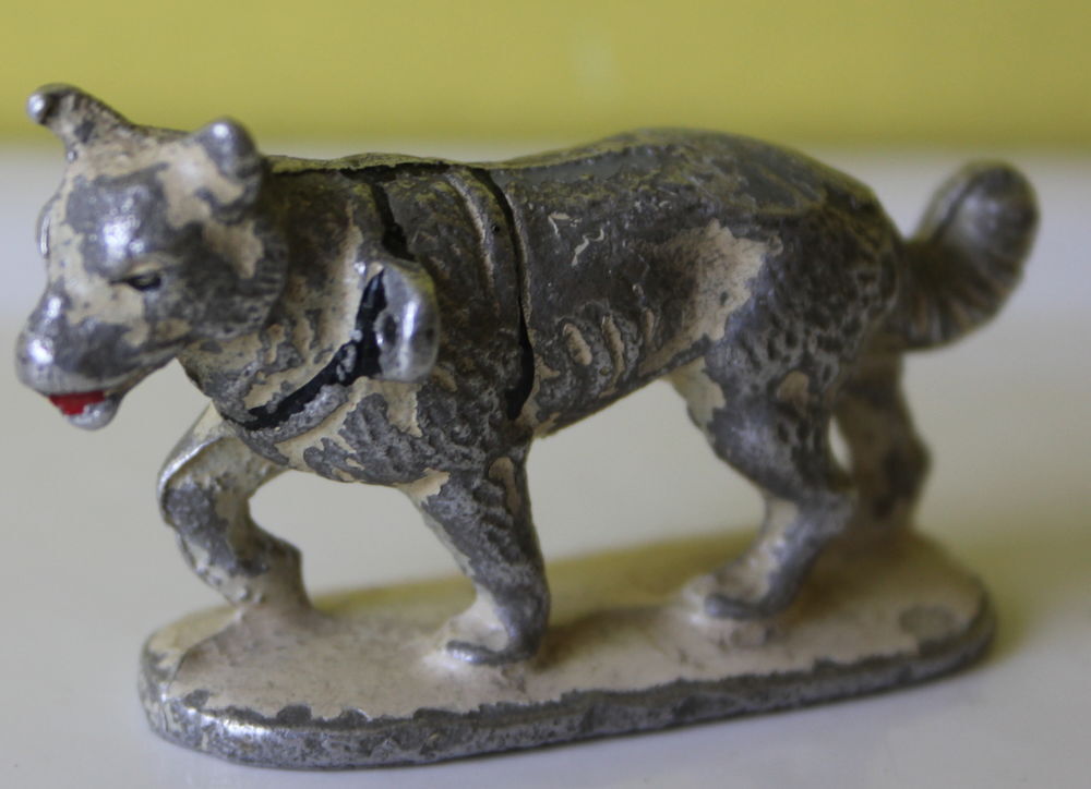 chien de traineau quiralu avec socle Jeux / jouets