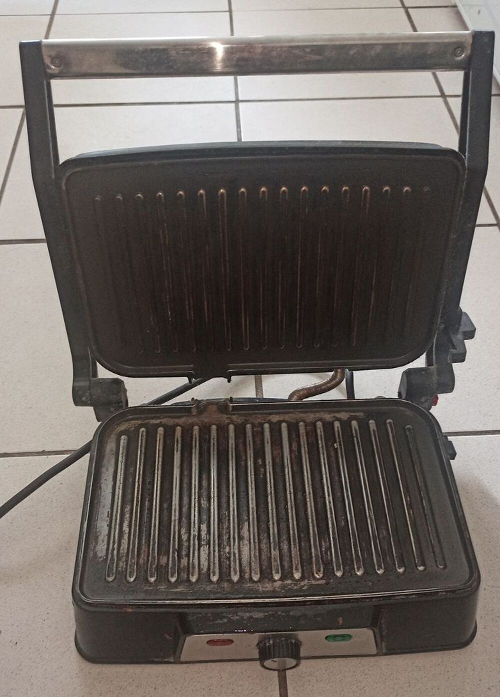 Grill &eacute;lectrique / Appareil &agrave; paninis Electroménager