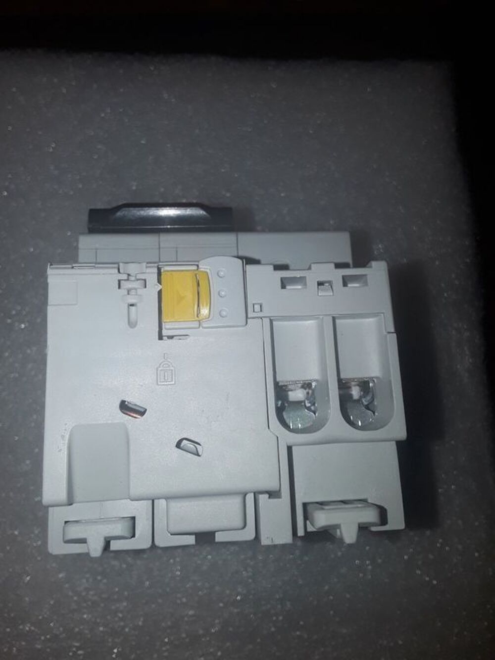 Disjoncteur Schneider 2P C60N C16 24202+ VIGI 265099 Bricolage