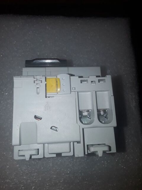 Disjoncteur Schneider 2P C60N C16 24202+ VIGI 265099 40 Serres-Castet (64)