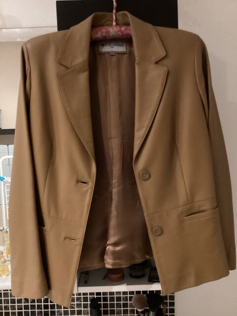 Veste en cuir Neuve. (T. 38) 80 Vincennes (94)