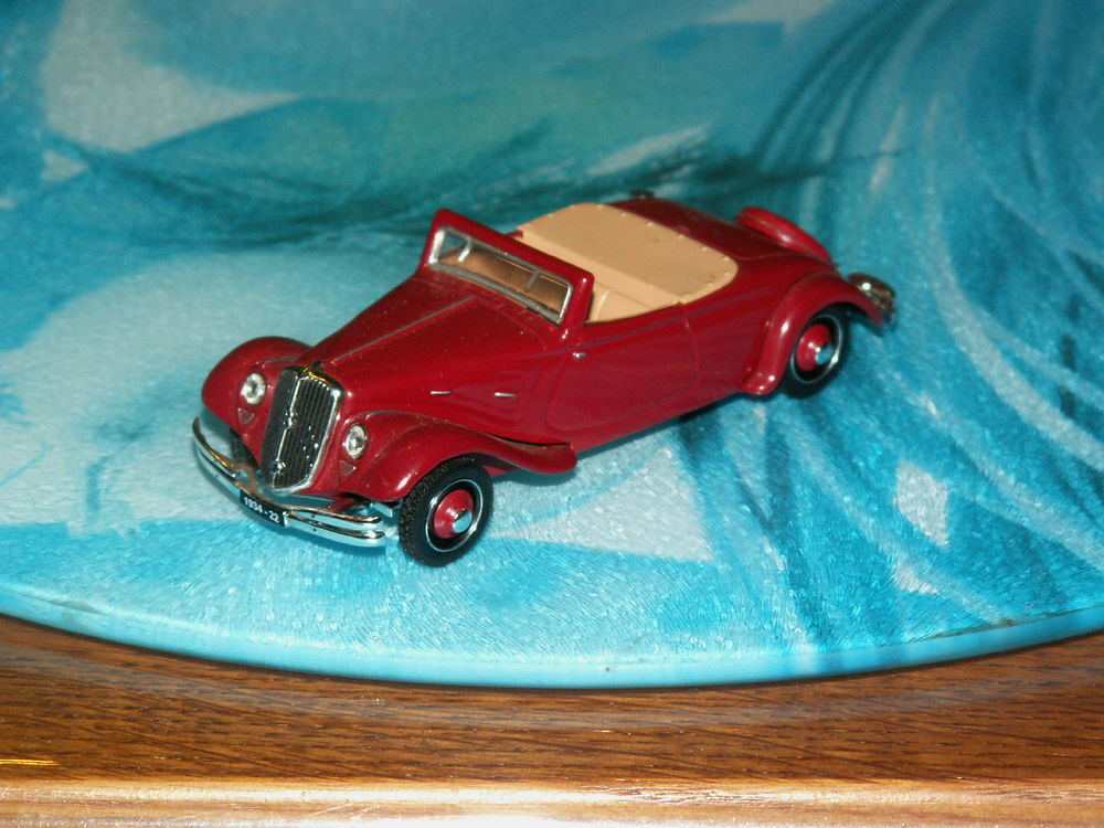 miniature Citro&euml;n traction 22CV cabriolet
Jeux / jouets