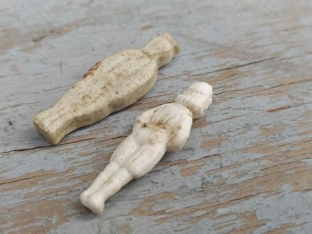 Deux F&egrave;ves Anciennes dont Roi Ranque Ducong&eacute; 